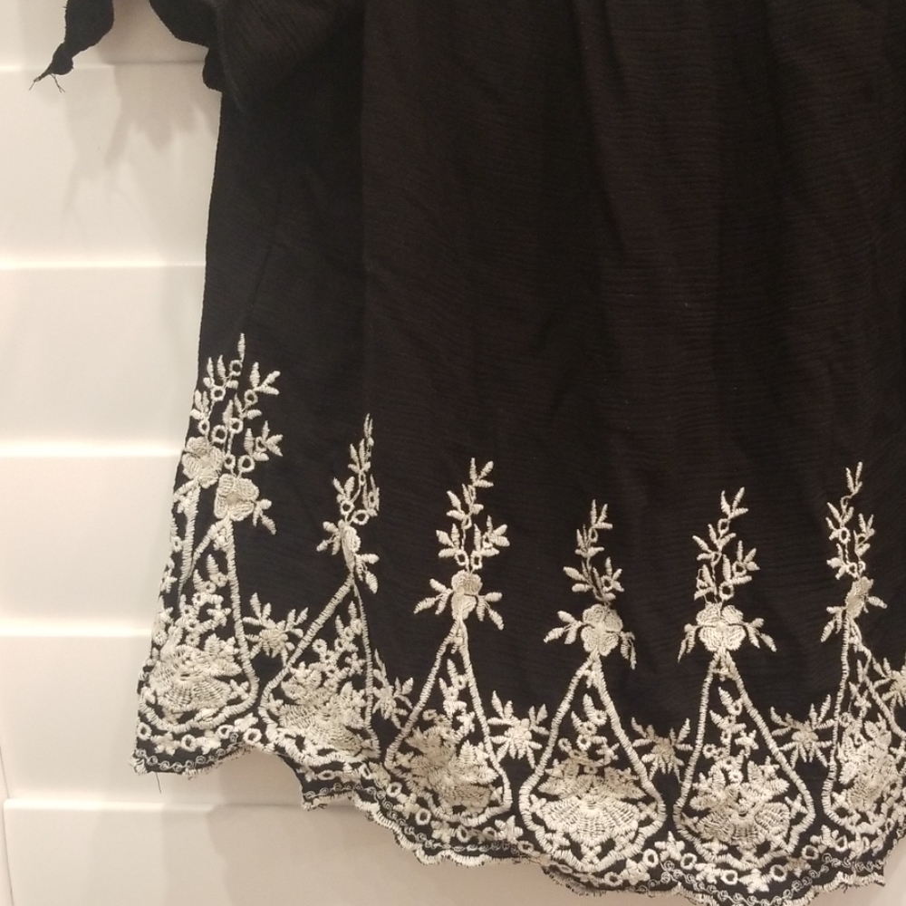 Off the Shoulder - Picture 5 of 5